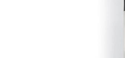 Twee flessen skincare producten van SkinCeuticals, een exfolierende toner en een anti-aging toner, op een witte achtergrond.