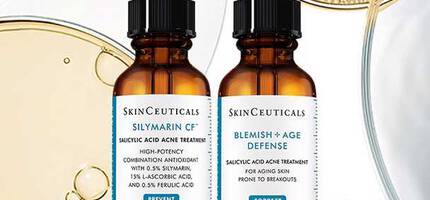 Twee flessen met serums van SkinCeuticals: een met Silymarin CF en de andere met Blemish + Age Defense, beide in glazen flacons met pipetten.
